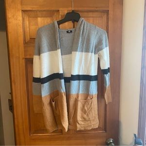 Fall cardigan! Colors: white, light brown, gray, black.